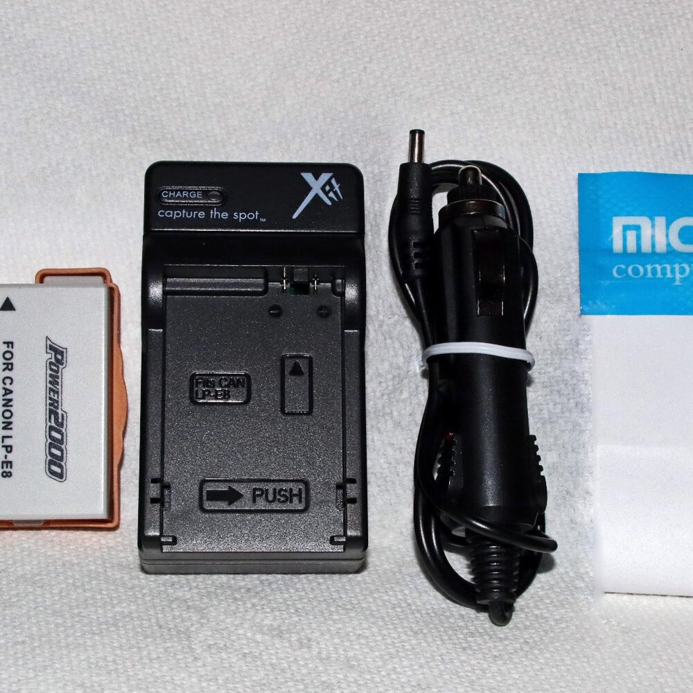 Canon T5i,T4i,T3i,T2i Accessory Battery Kit: 2LP-E8, AC/DC WallCharger 32GB SDHC